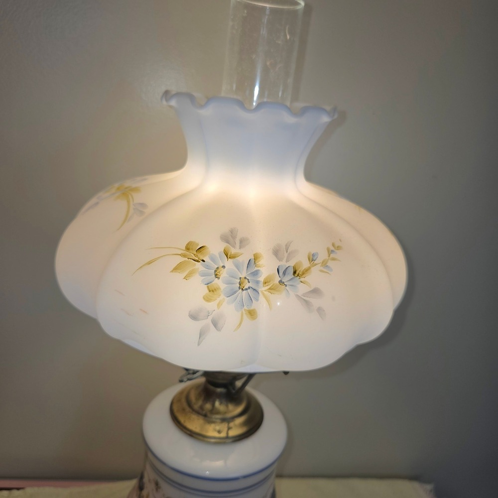 Vintage Milk Glass Hurricane Lamp Blue Floral Gone With The Wind Electric Table - Picture 8 of 9